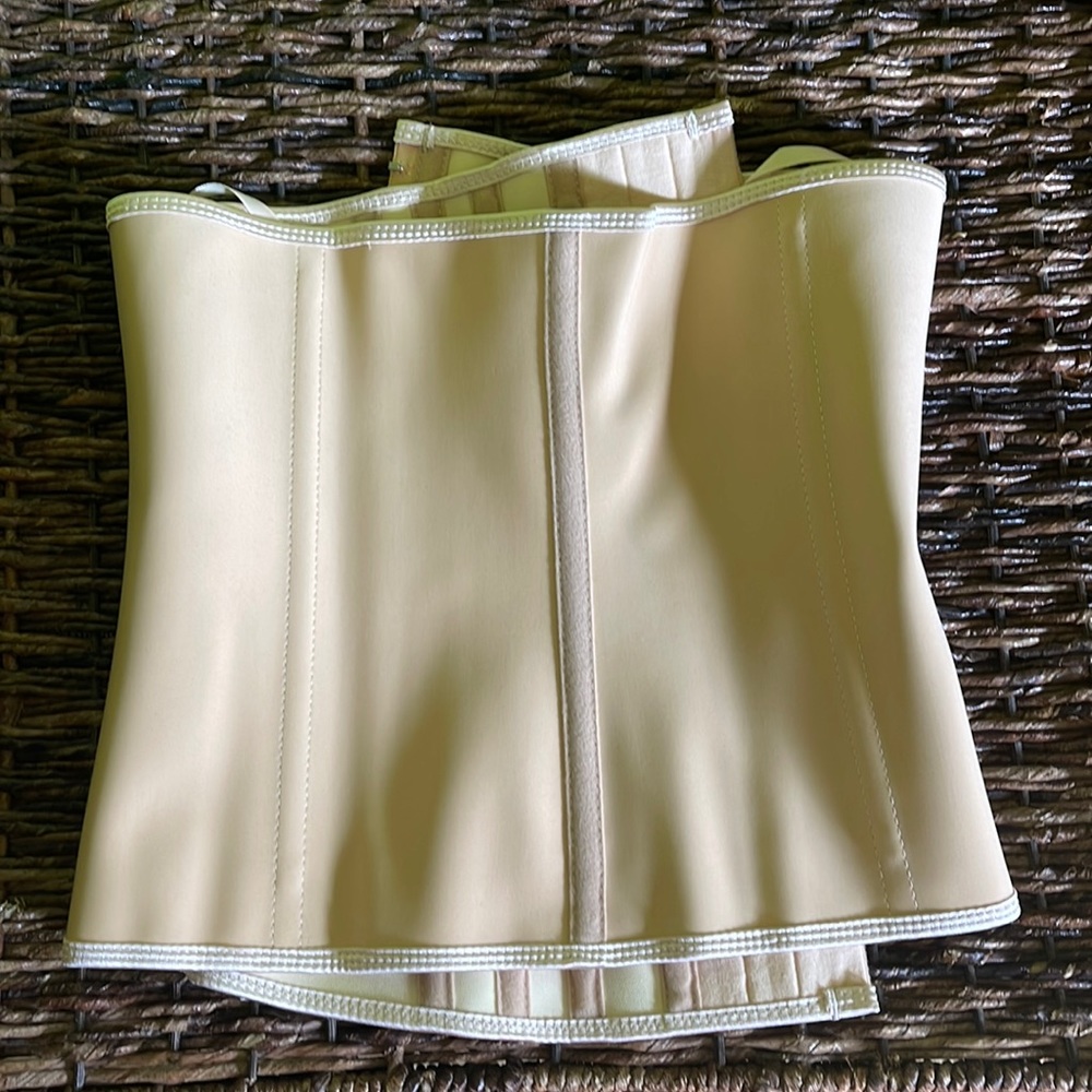 NWT Luxx Curves Waist Trainer Size 2XL